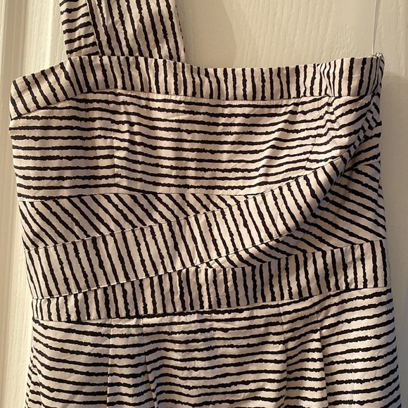 BCBGMaxazria Zebra Stripe One Shoulder Square Neck Stylish Cocktail Party Dress - Picture 7 of 12